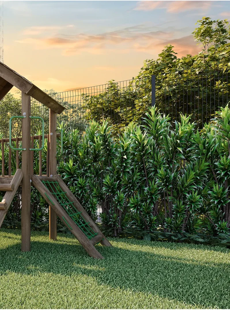 Playground cercado de vegetação no Connect Square